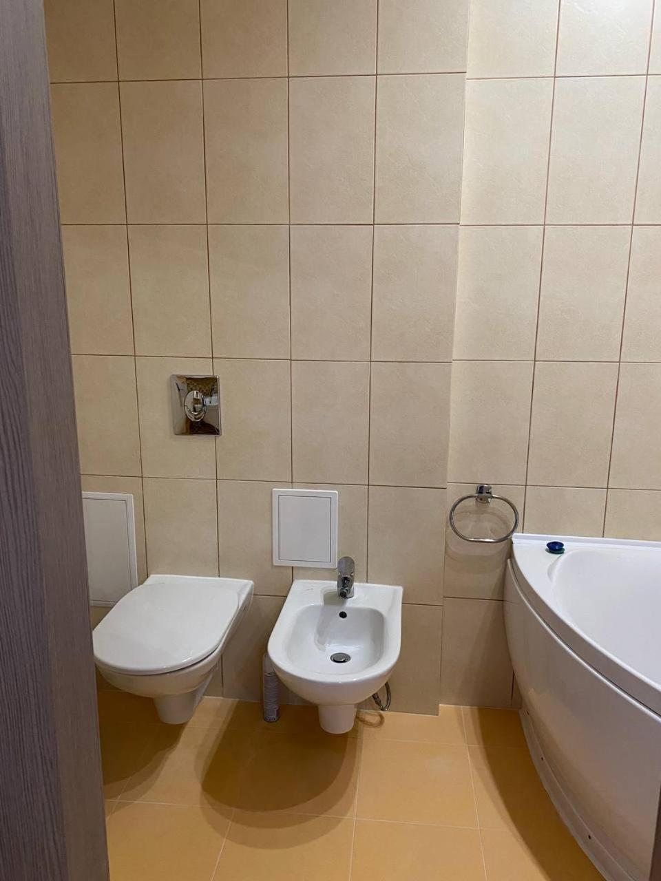 Apartpoltava Двокімнатні Апартаменти З Джакузі Біля Листопаду Exterior photo